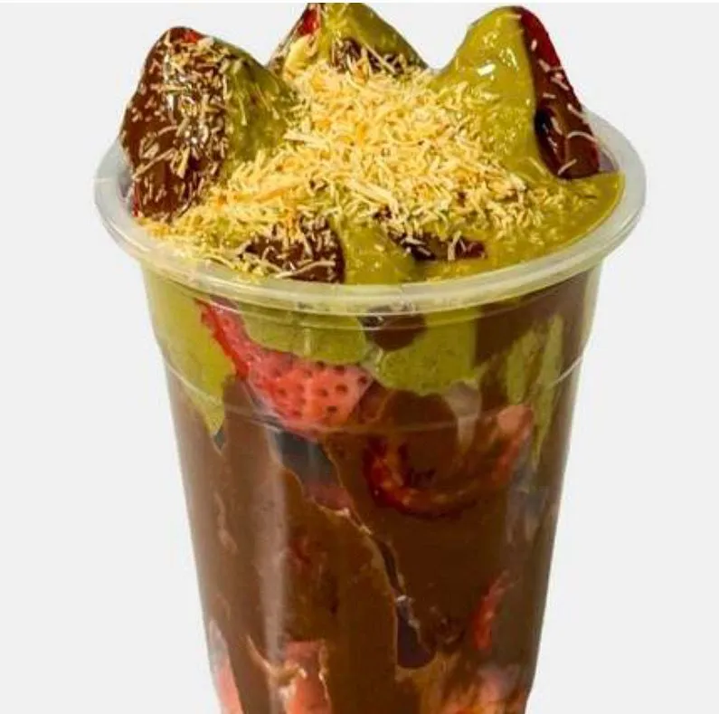 Strawberry Cup (Dubai - Kunafa)